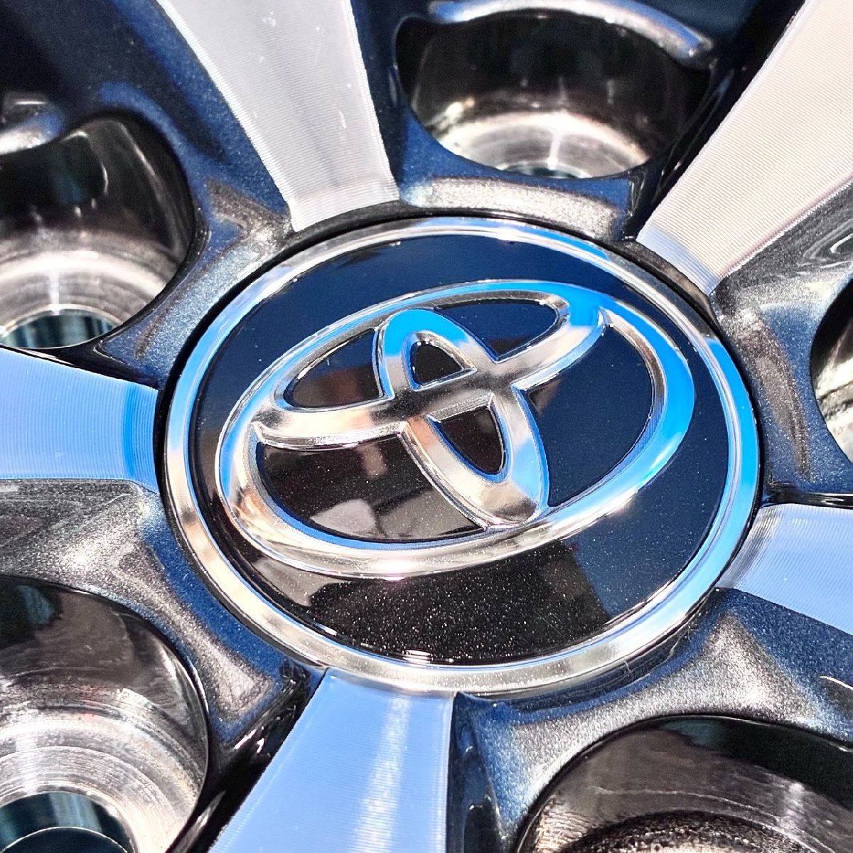 新車外し トヨタ純正 60系 プリウス イボ付 スタッドレス 195/50R19 新車外し トヨタ純正 60系 プリウス イボ付 スタッドレス 195