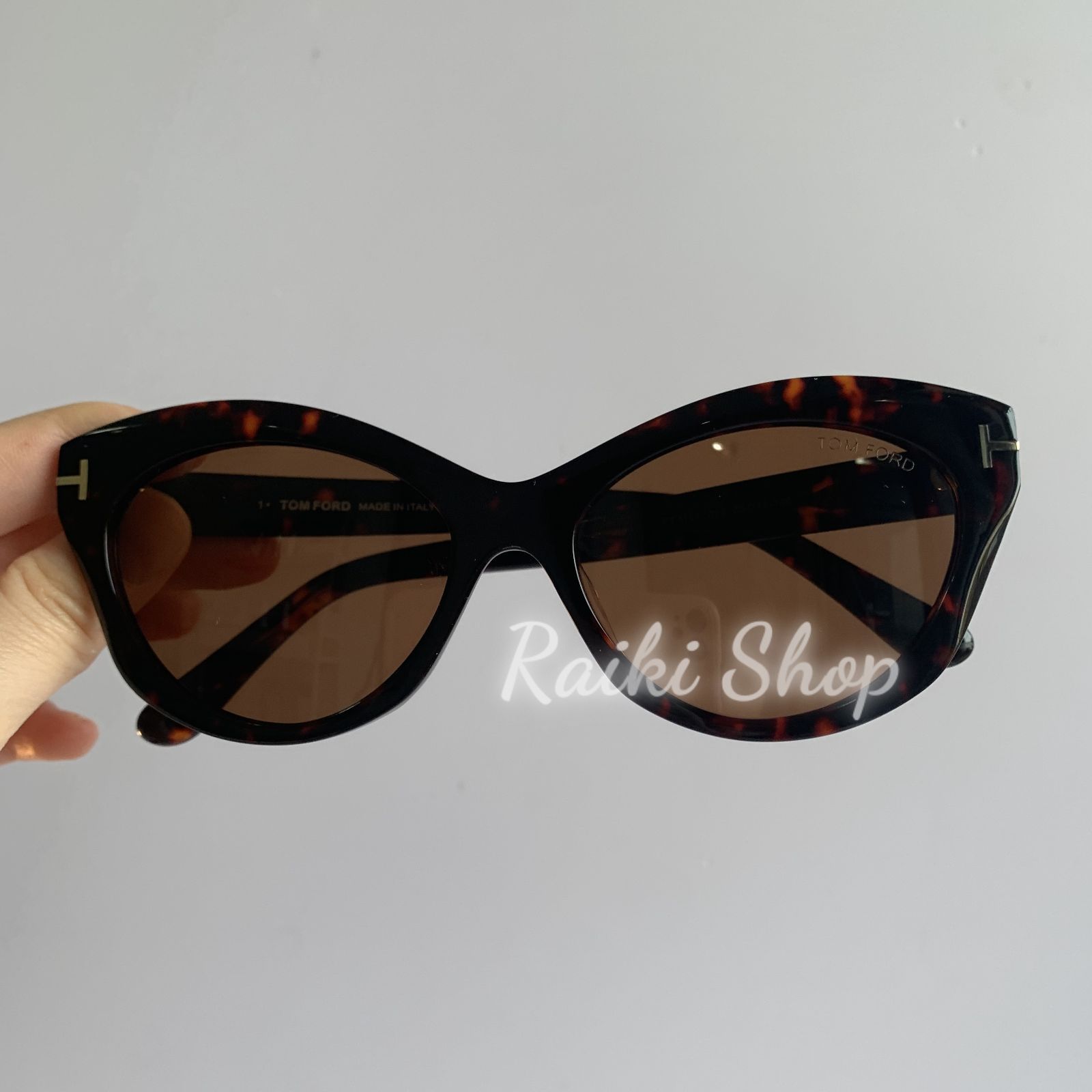 TOM FORD キャットアイサングラス　ケース付　MADE IN ITALY TOM FORD キャットアイサングラスケース付MADE IN ITALY