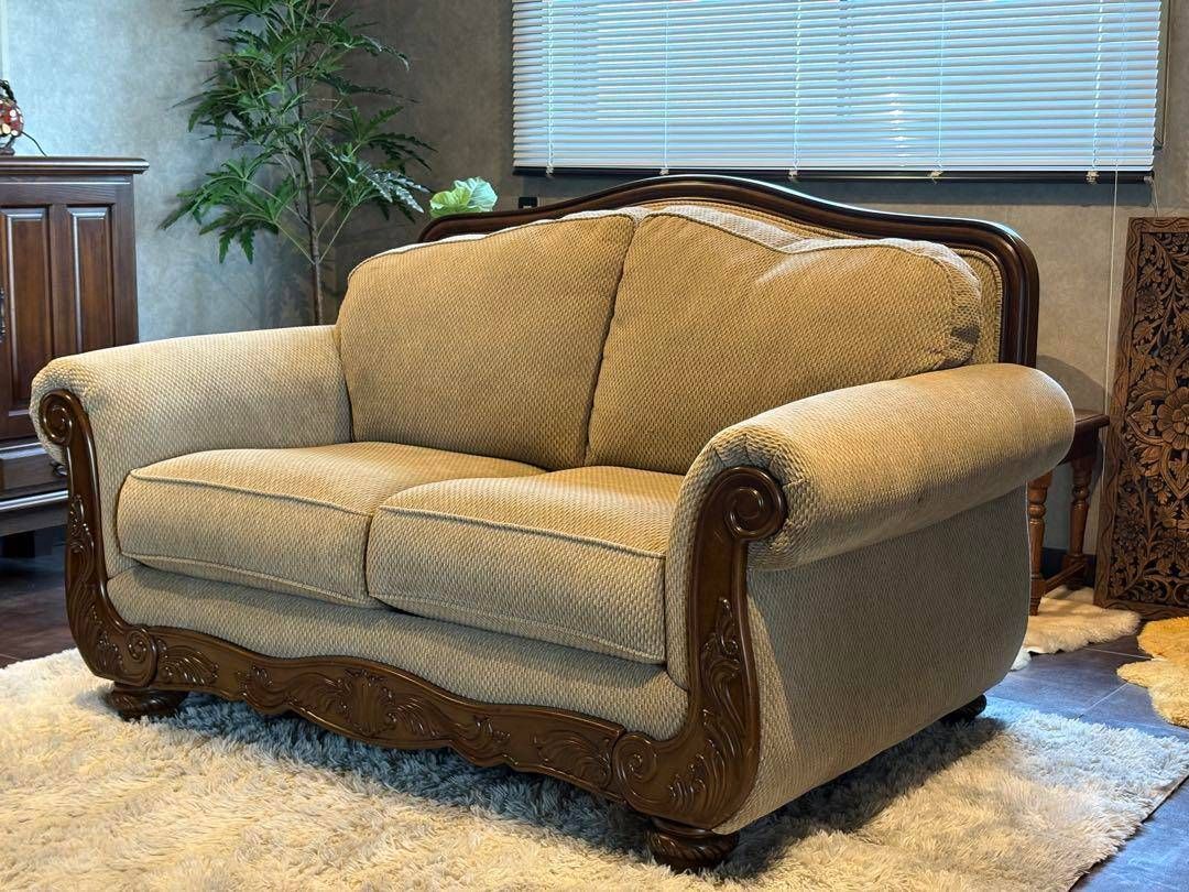 Ashley アシュレイ　二人掛け　ソファ　アームソファ　ヨーロピアン　IZZ Ashley アシュレイ 二人掛け ソファ アームソファ ヨーロピアン