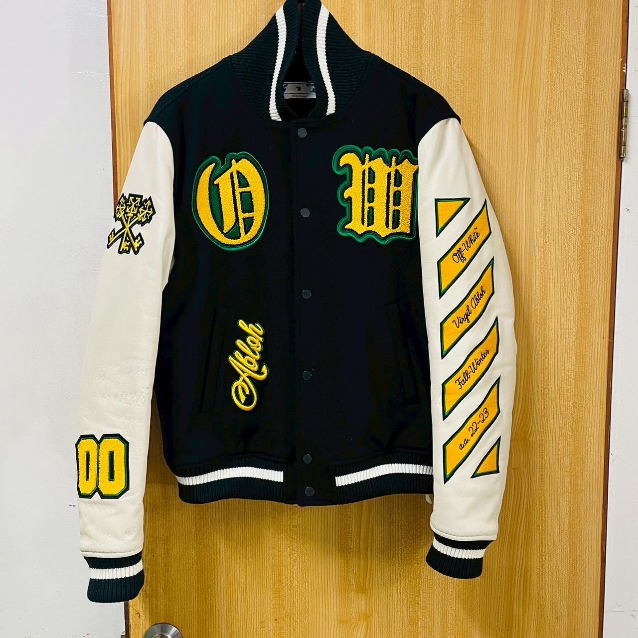 Off-White ヴァージルアブロー　ロゴスタジャンジャケット Off-White ヴァージルアブロー ロゴスタジャンジャケット