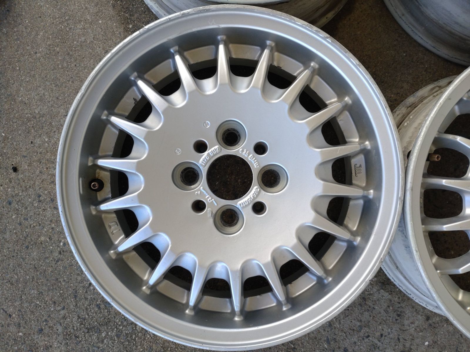 純正 アルミホイール