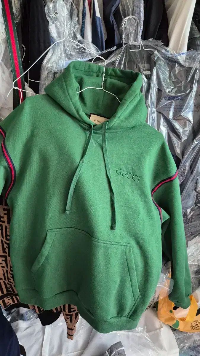 GUCCI グッチ 緑 フード付きTシャツ