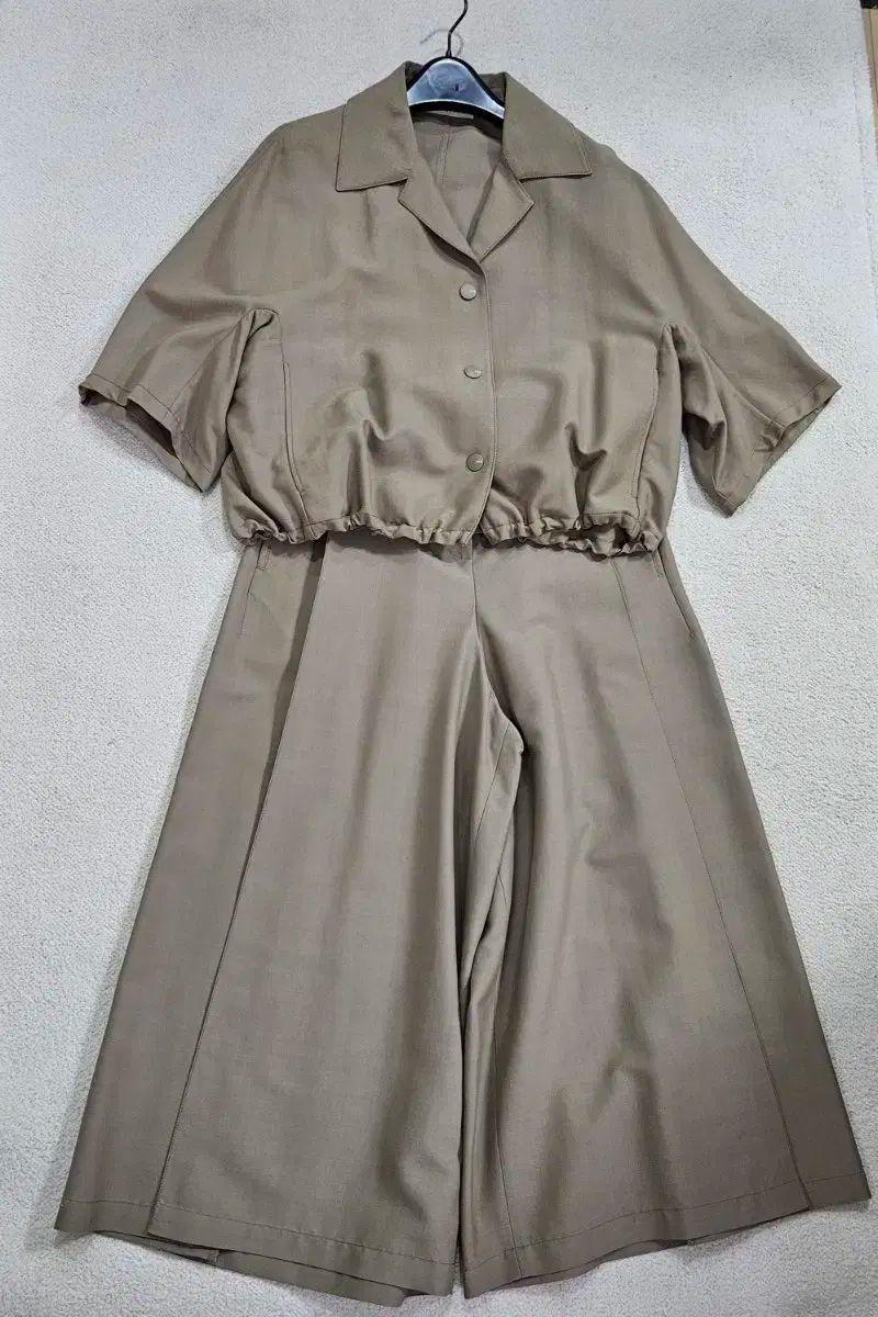2021 the CASHMERE セットアップ