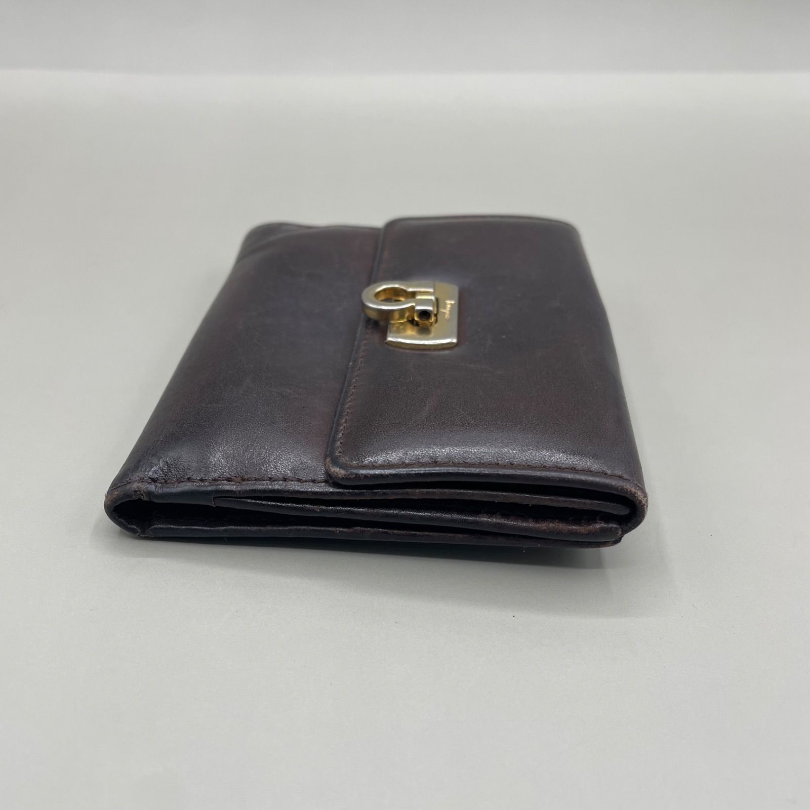 良品 Salvatore Ferragamo サルヴァトーレフェラガモ 二つ折り財布