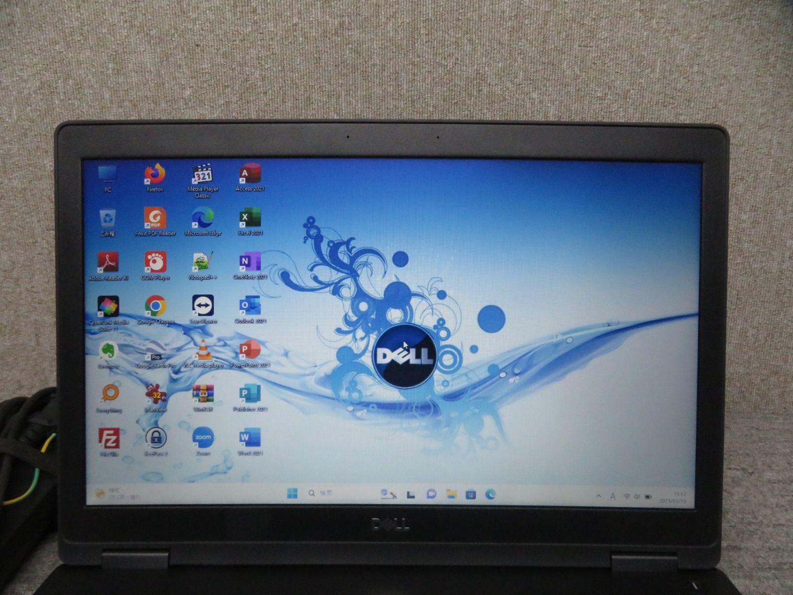 【テンキー搭載・データ入力◎】◆DELL Latitude 5590/ 15.6型◆高性能 Core i5-8250U/高速250GB/メモリ8GB◆Windows 11 /サービス microsoft Office 2021付◆到着後すぐに使える ACアダプター付き Amazon.co.jp: ノートパソコン Latitude 5590 (15 5000) 第8世代