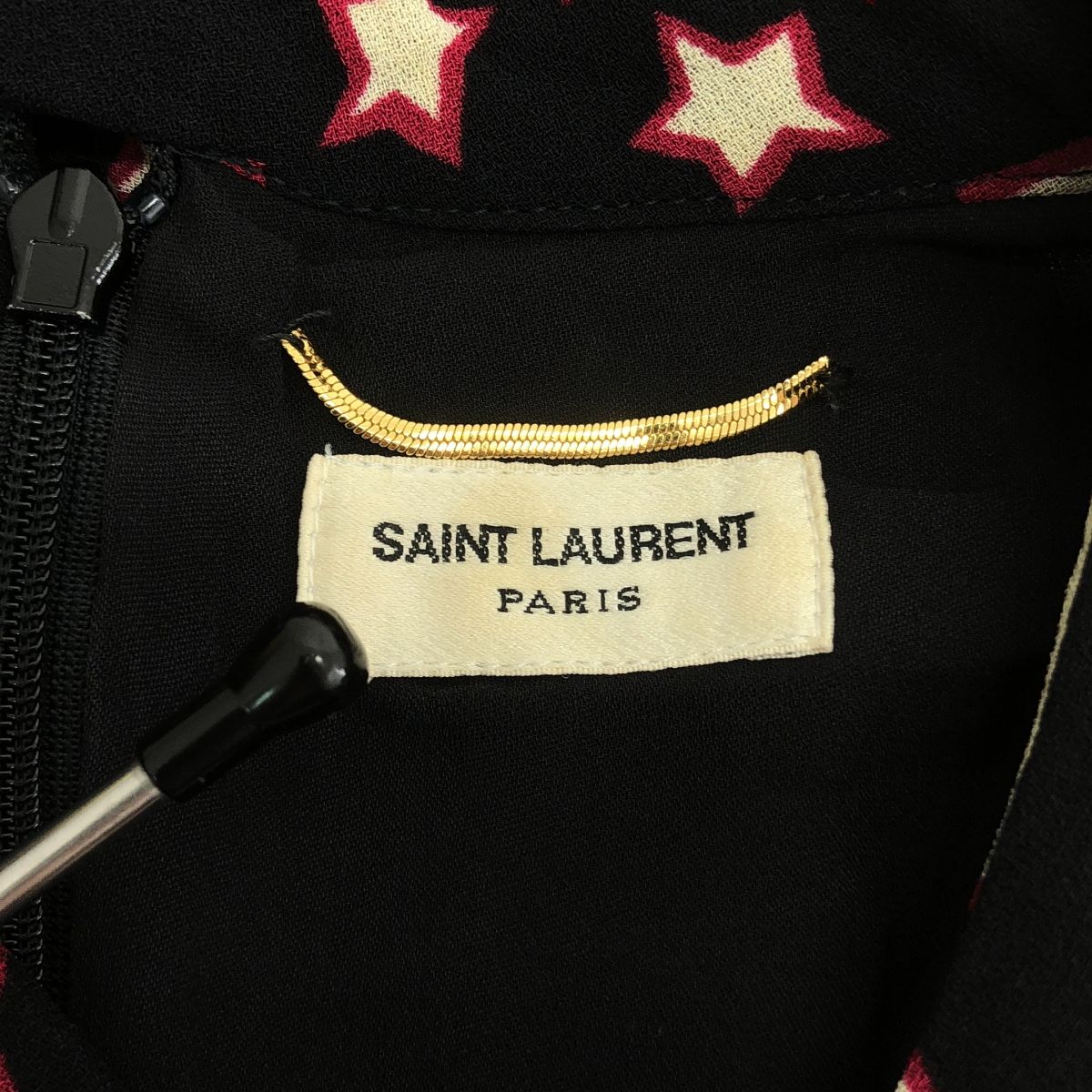 SAINT LAURENT PARIS / サンローランパリ | スター総柄 ノースリーブ レーヨンブラウス | 34 | ブラック / ベージュ / レッド SAINT LAURENT PARIS / サンローランパリ | スター総柄