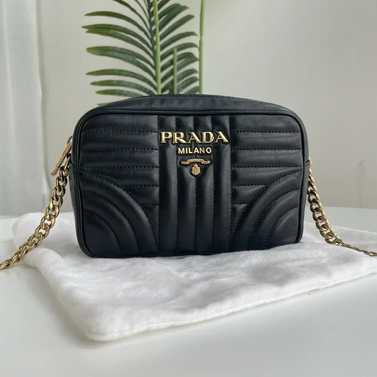 美品【プラダ】ダイアグラム ミニクロスバッグ PRADA(プラダ) ダイアグラム ミニ クロスバッグ - メルカリ