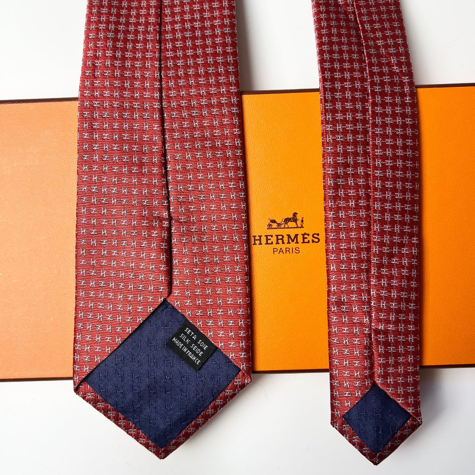 美品 エルメス HERMES ネクタイ シルク100% フランス製 レッド系 【H