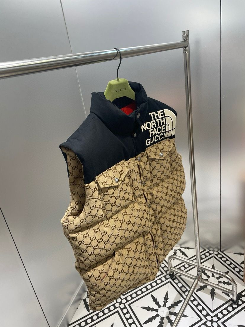 GUCCI x TNF ダウンベスト XS　ジャケット バッグ モンクレール 新品】The North Fac×Gucci ダウンベスト｜本日限定特価｜新品未