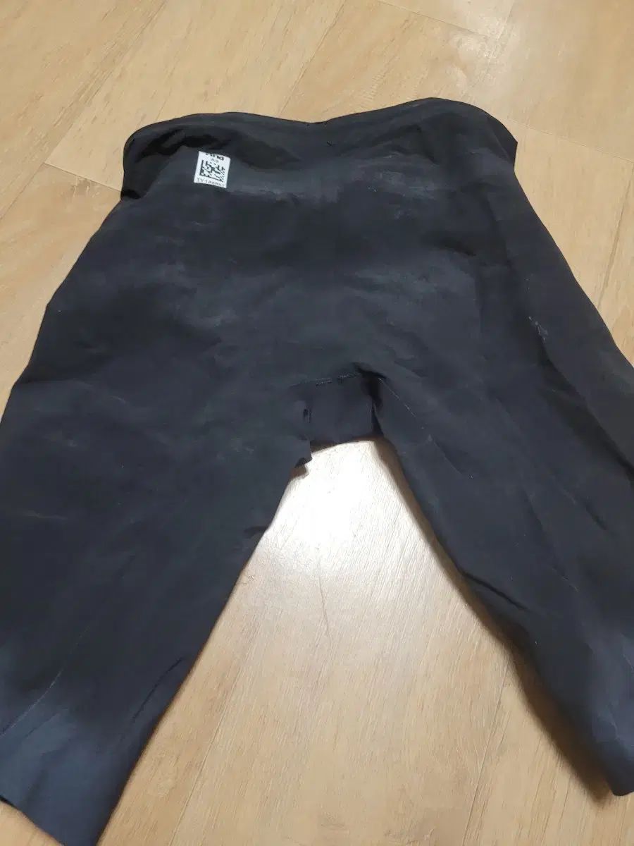階層 水着
