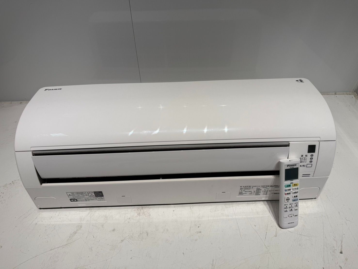 243 DAIKIN 製エアコン 8～10畳用