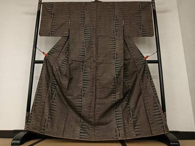 平和屋着物●本場大島紬　泥染め　カタス7マルキ　変わり縞　正絹　逸品　AAAW9105zg 平和屋着物○本場大島紬 泥染め カタス7マルキ 変わり縞 正絹 逸品