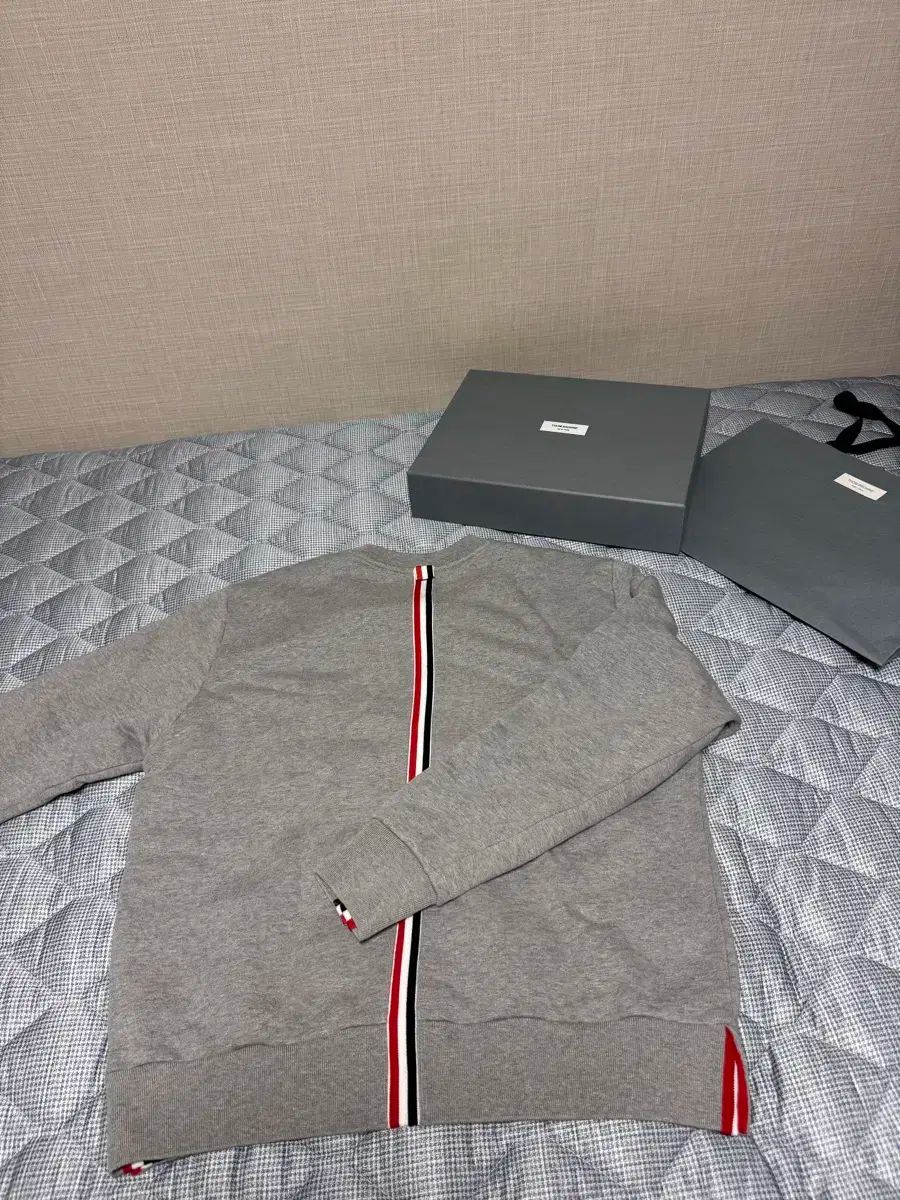 純正品| 3 Thom Browne トム ブラウン 白 3本線 クルーネック パーカー