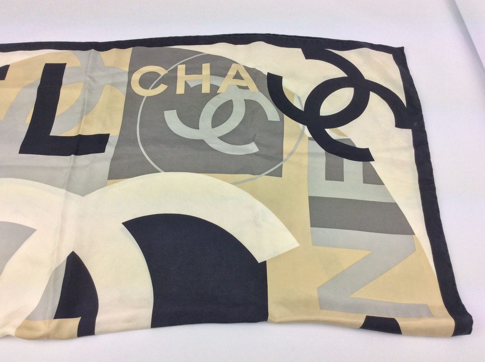 CHANEL 【シャネル】スカーフ 約80×80cm シルク ロゴ ベージュ 黒 1051 