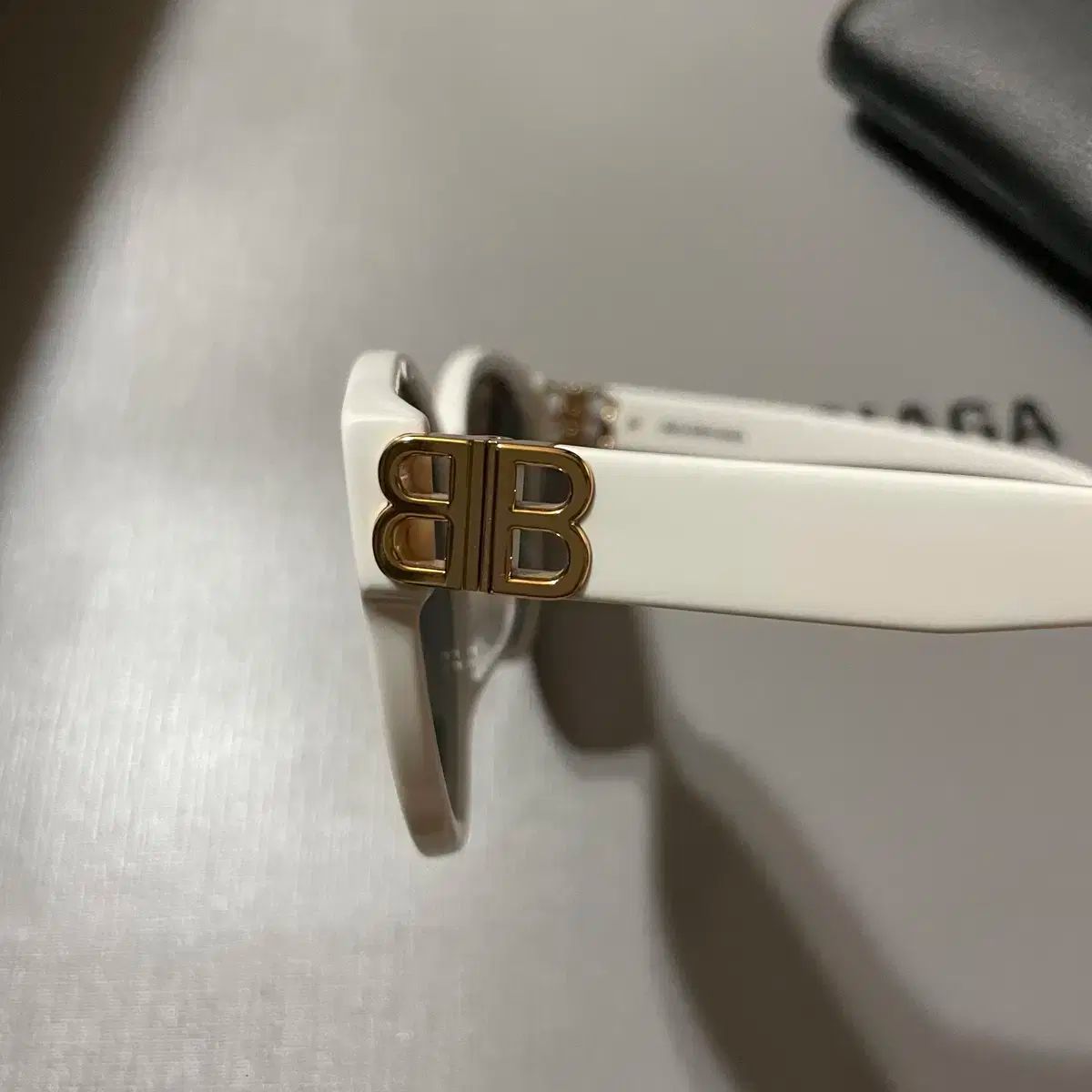 BALENCIAGA