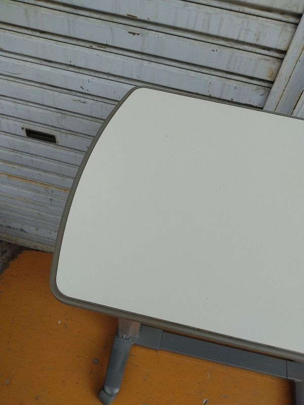 送料無料 一部地域を除く パラマウントベッド 介護用ベッドサイドテーブル F192 KM-25-0910-01