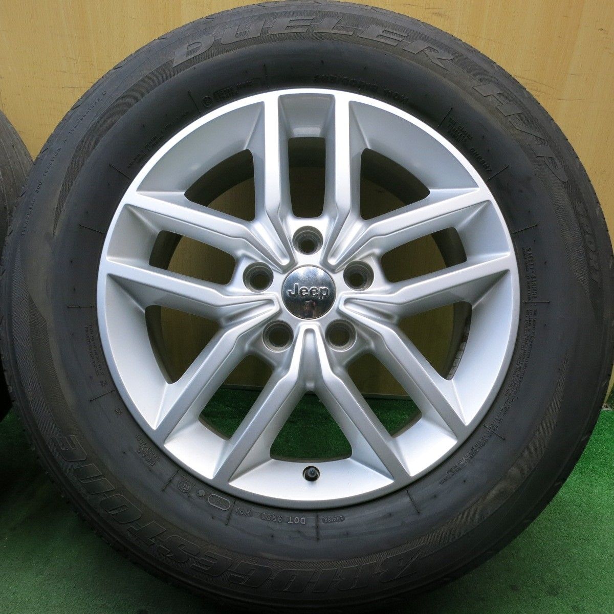 キレイ☆JEEP ジープ グランドチェロキー 純正 265/60R18