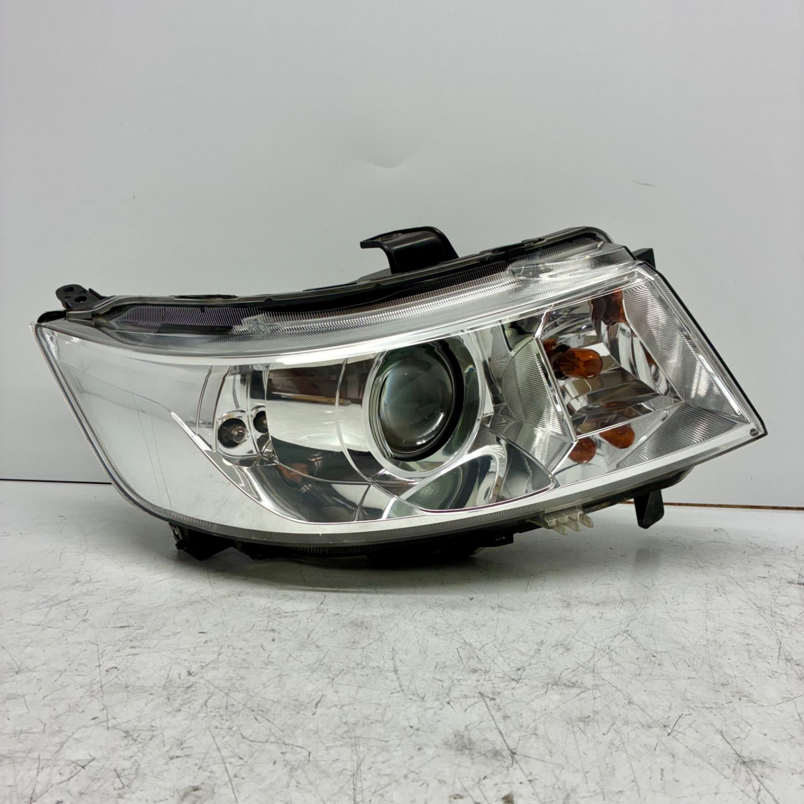 中古品　ワゴンR　スティングレー　MH23S　左ヘッドライト 定番，得価 MH23S ワゴンR 左ヘッドライト 中古品