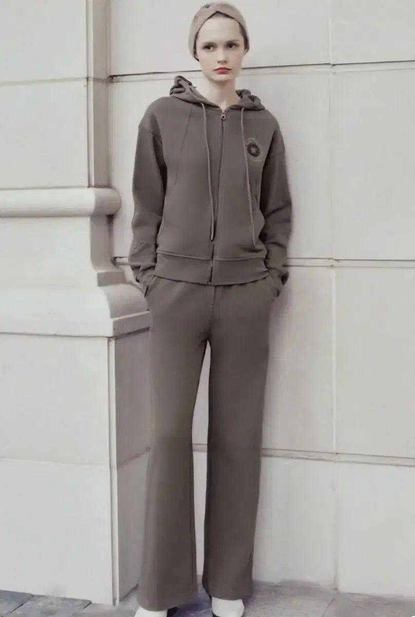 Karl Lagerfeld カールラガーフェルド ジップアップパーカー フード付き トレーニング セット 77 サイズ