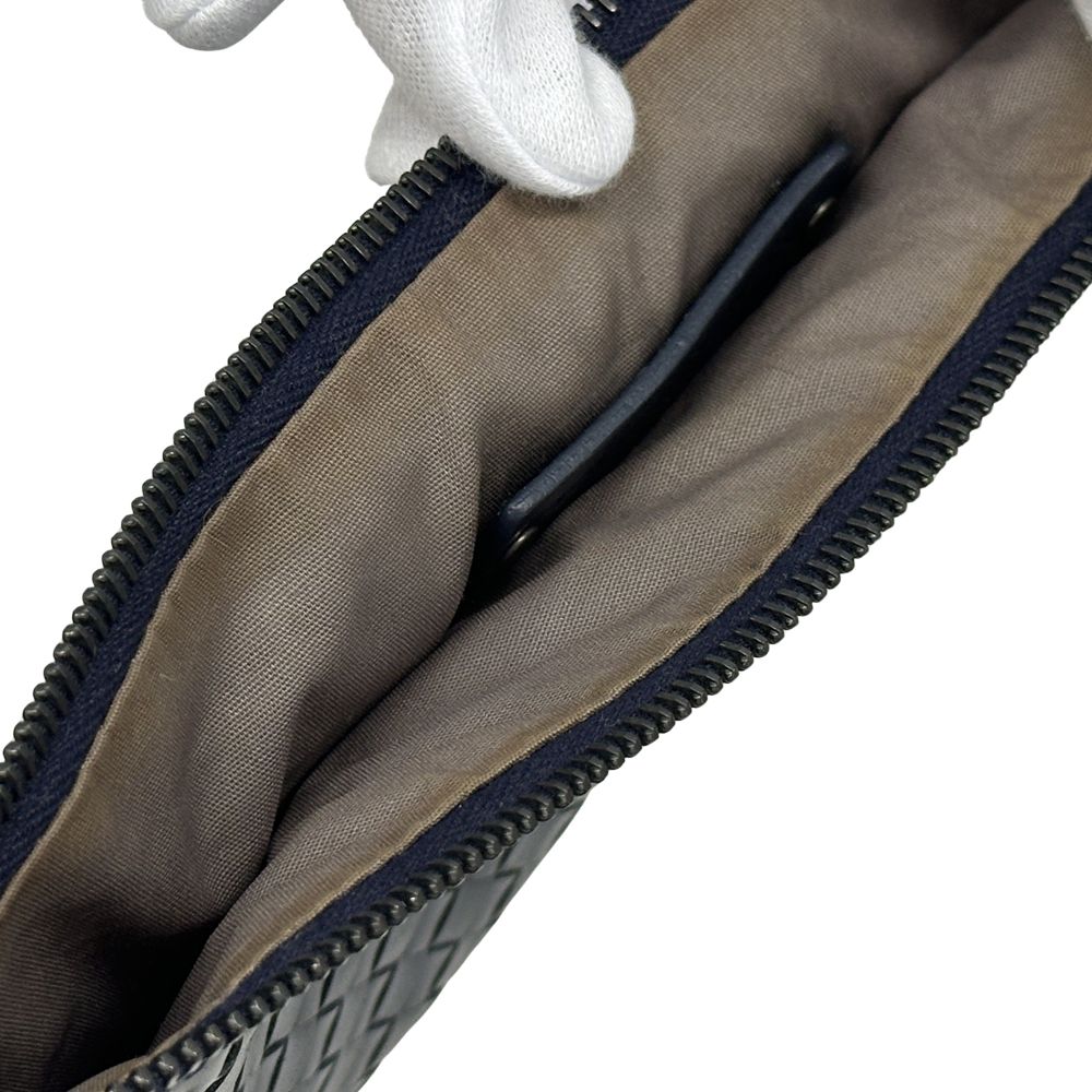 イントレチャート クラッチバッグ