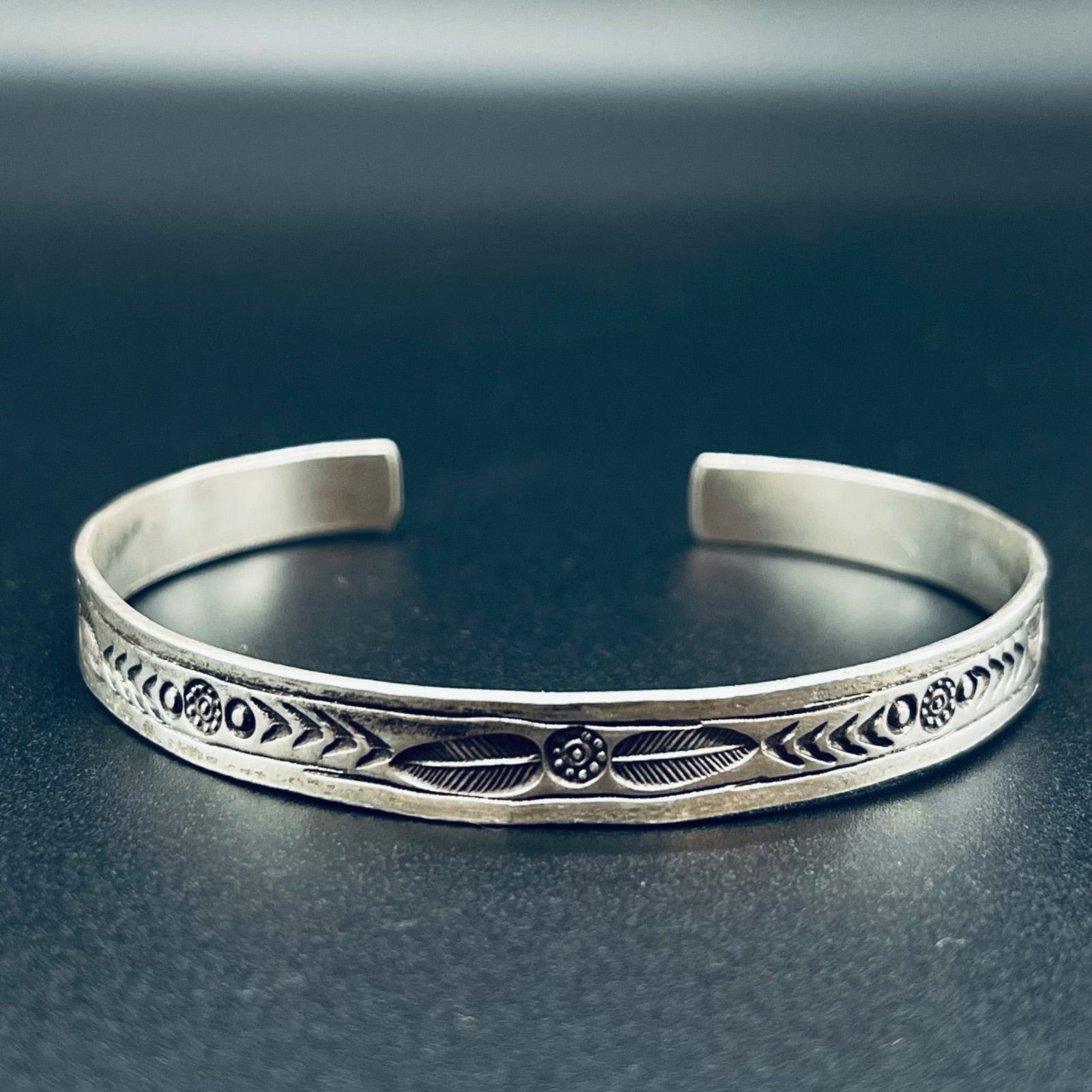 dice【新品・未使用】バングル カレンシルバー 純銀97％ カレン族 カレンシルバー フェザーデザイン バングル ブレスレット カレン