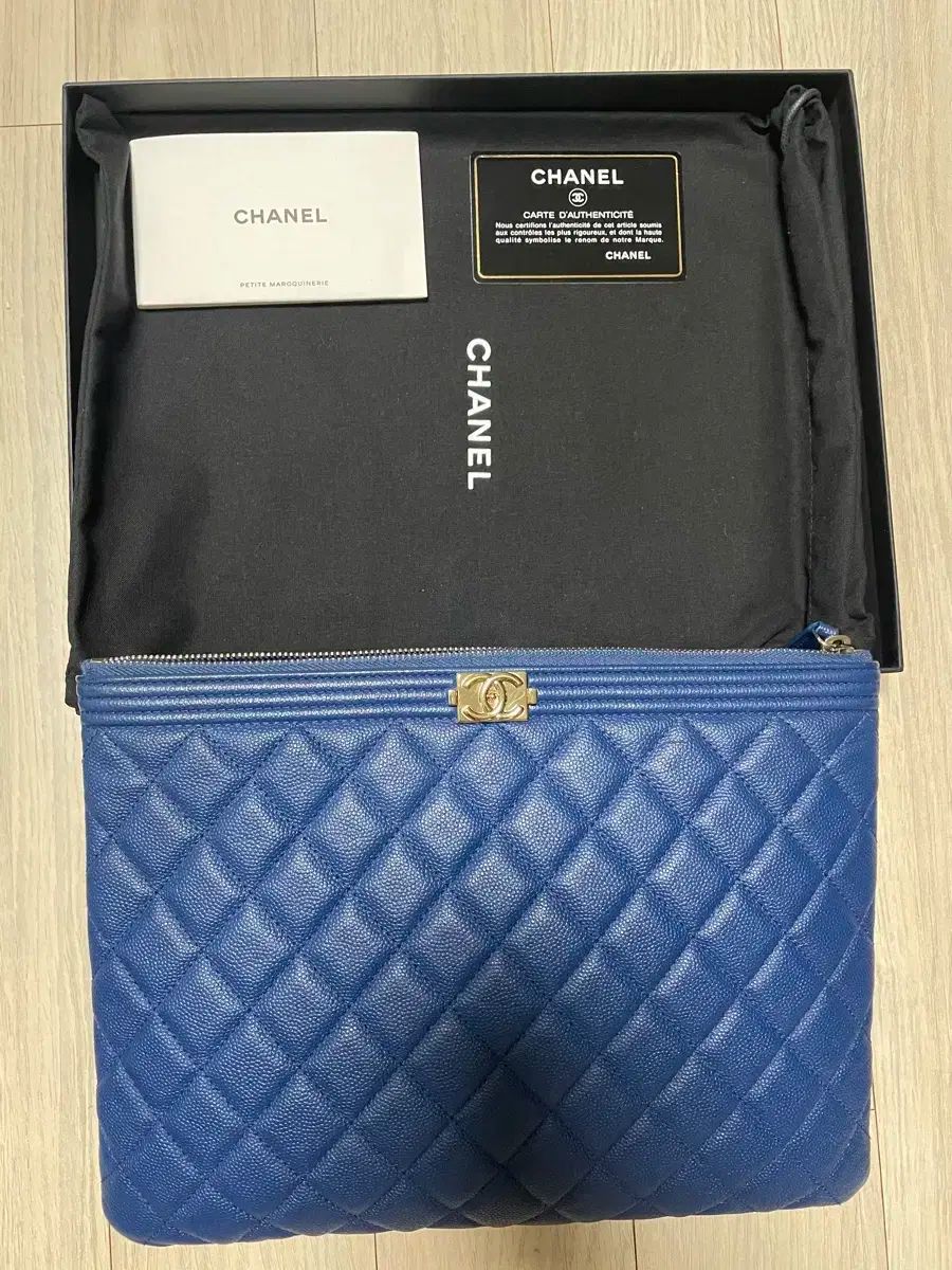 CHANEL ボーイシャネル ミディアム クラッチバッグ