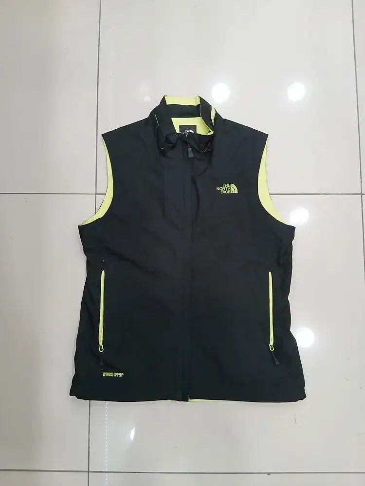 ANEW ブラック ノースリーブベスト 公式・限定】ジップインマウンテンバーサマイクロベスト（キッズ