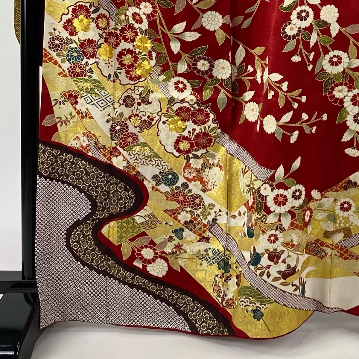 バイセル 着物 名品 振袖 赤 鶴 総絞り 流水 金彩 やまと誂製 正絹 袷（10月～5月）162cm Lサイズ☆☆☆☆ 振袖 身丈168cm 裄丈72cm L 袷 菊 流水 金糸 金彩 赤 正絹 名品 中古