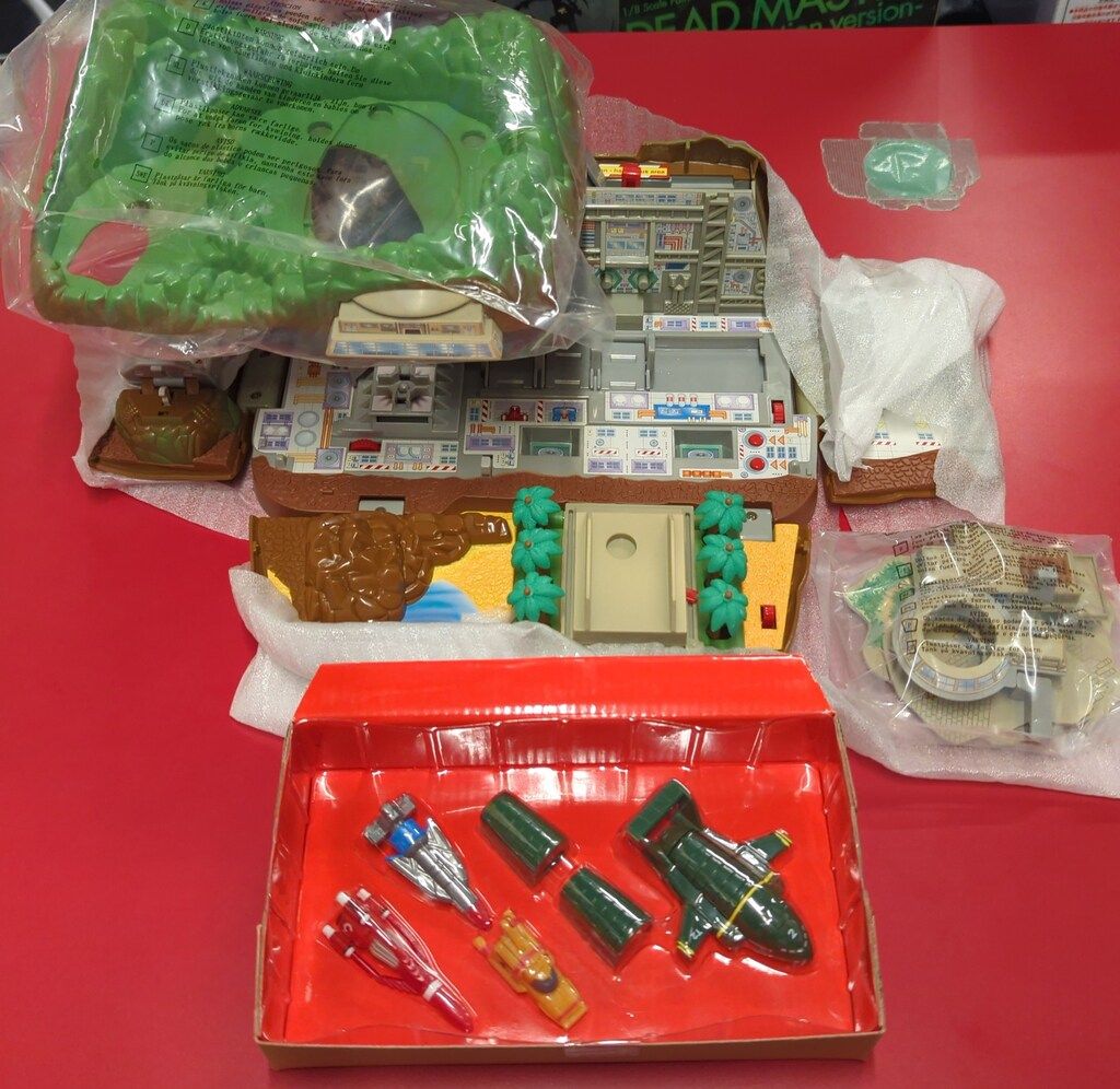 タカラ トランスフォーミング プレイセット THUNDERBIRDS / CLASSIC