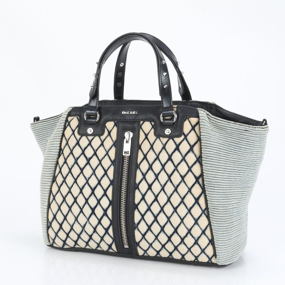 美品 DIESEL 2way ハンドバッグ トート ショルダーバッグ ホワイト DIESEL（ホワイト/白色系）のフリマアイテム一覧