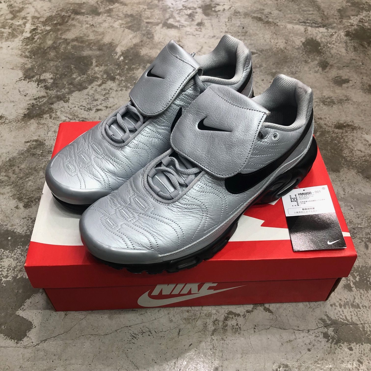 国内正規 Nike Air Max Plus Tiempo Wolf Grey and Black HM6850-001 