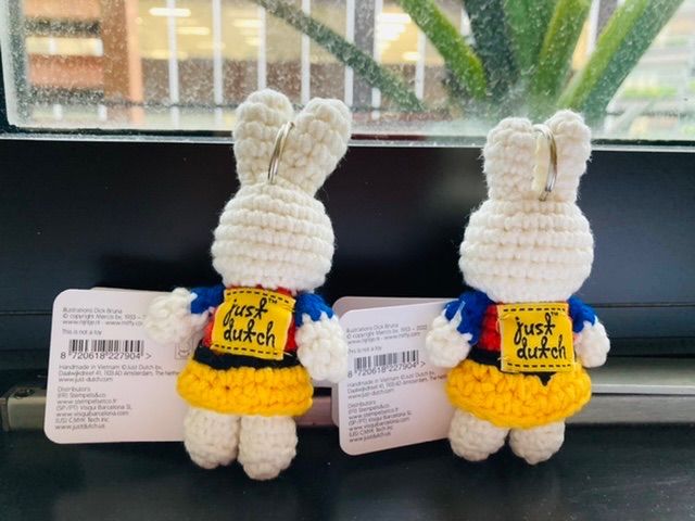 ミッフィーあみぐるみキーハンガー】モンドリアンカラー美術館限定