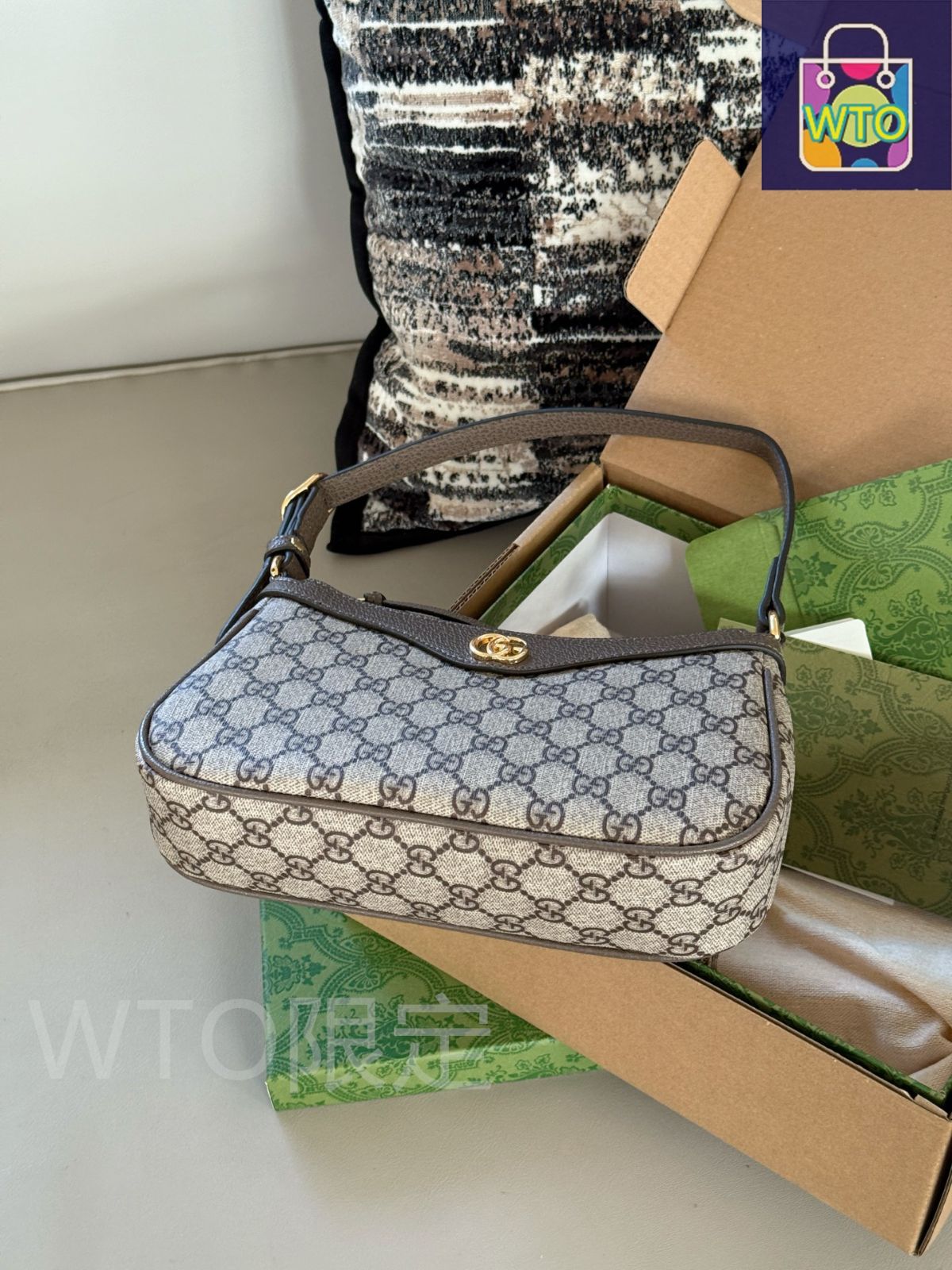 今日特価】Gucci グッチ アンダーアームバッグ ボックス付き