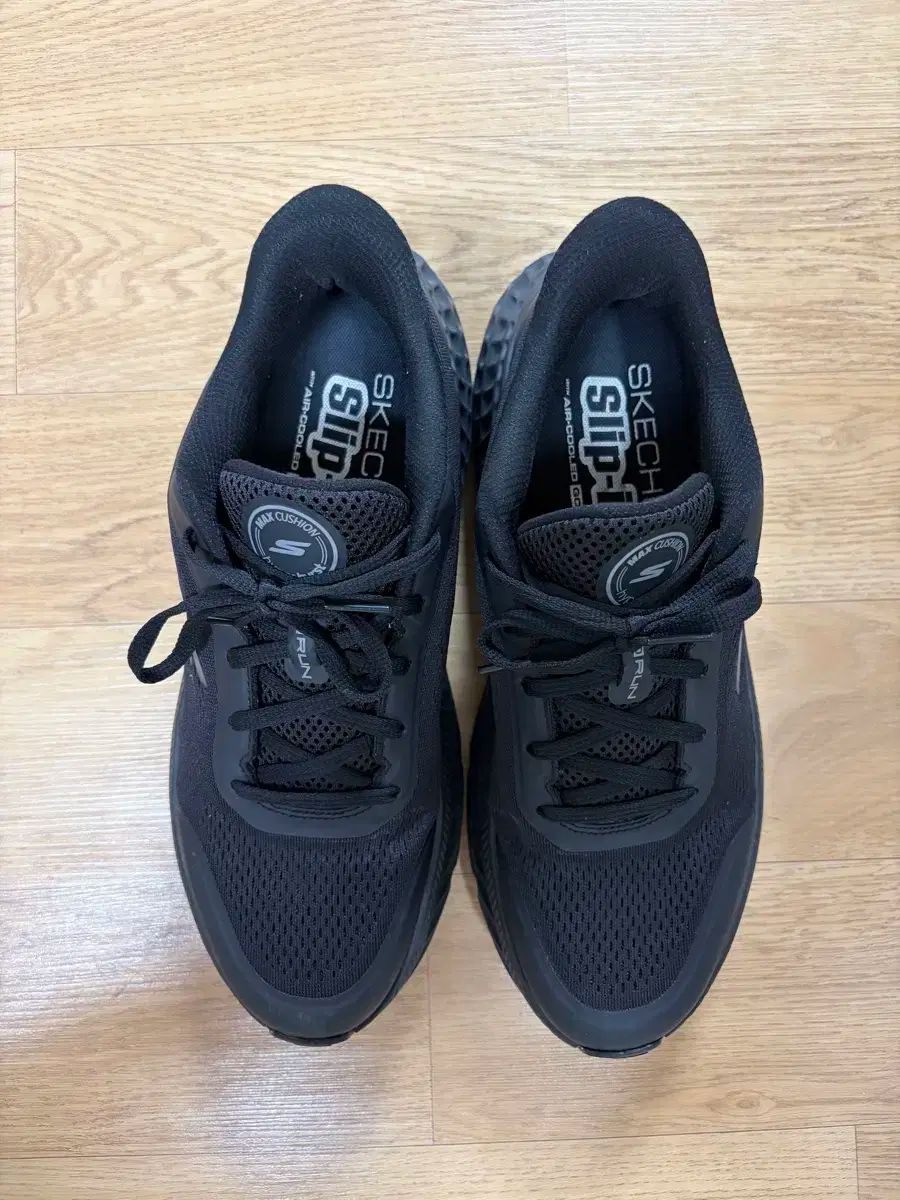 スリーピンズ スニーカー