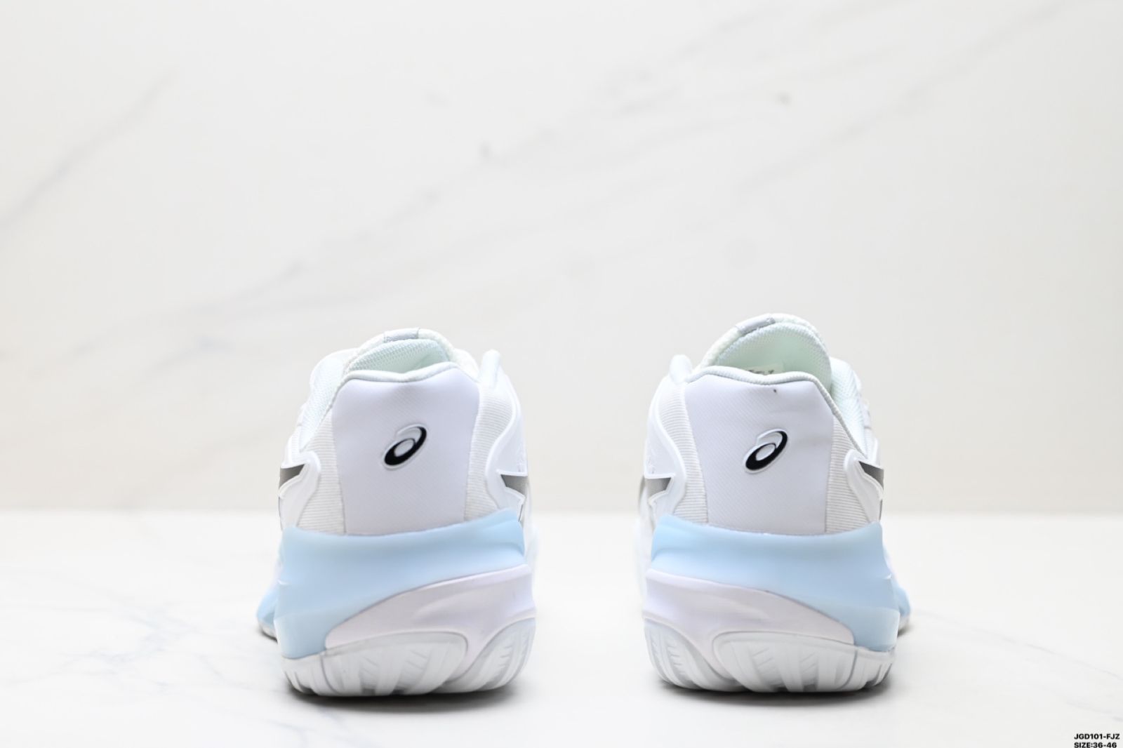 は アシックスのプロテニスシューズです