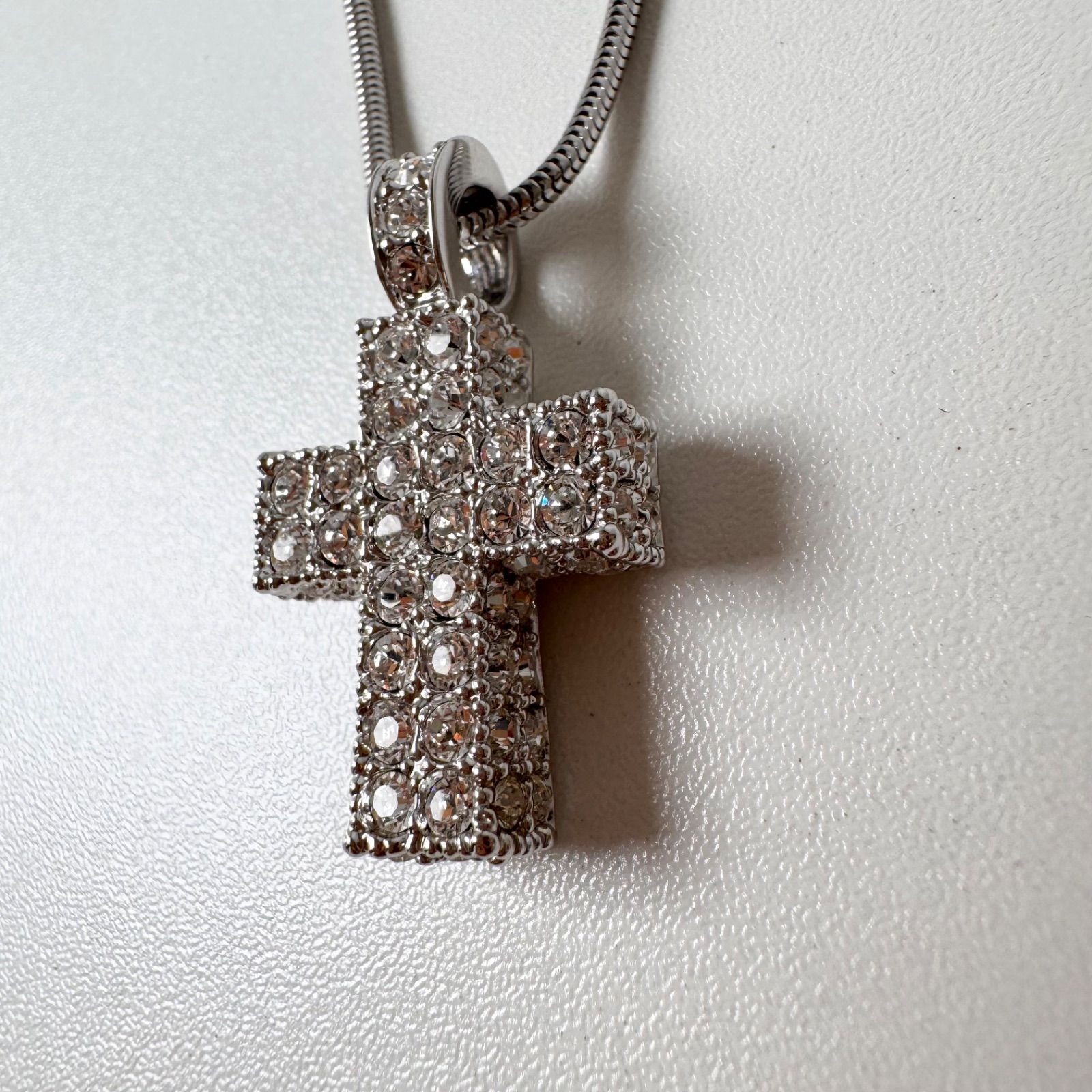 ✨B ランク Swarovski ネックレス アクセサリー クリスタル クロス 