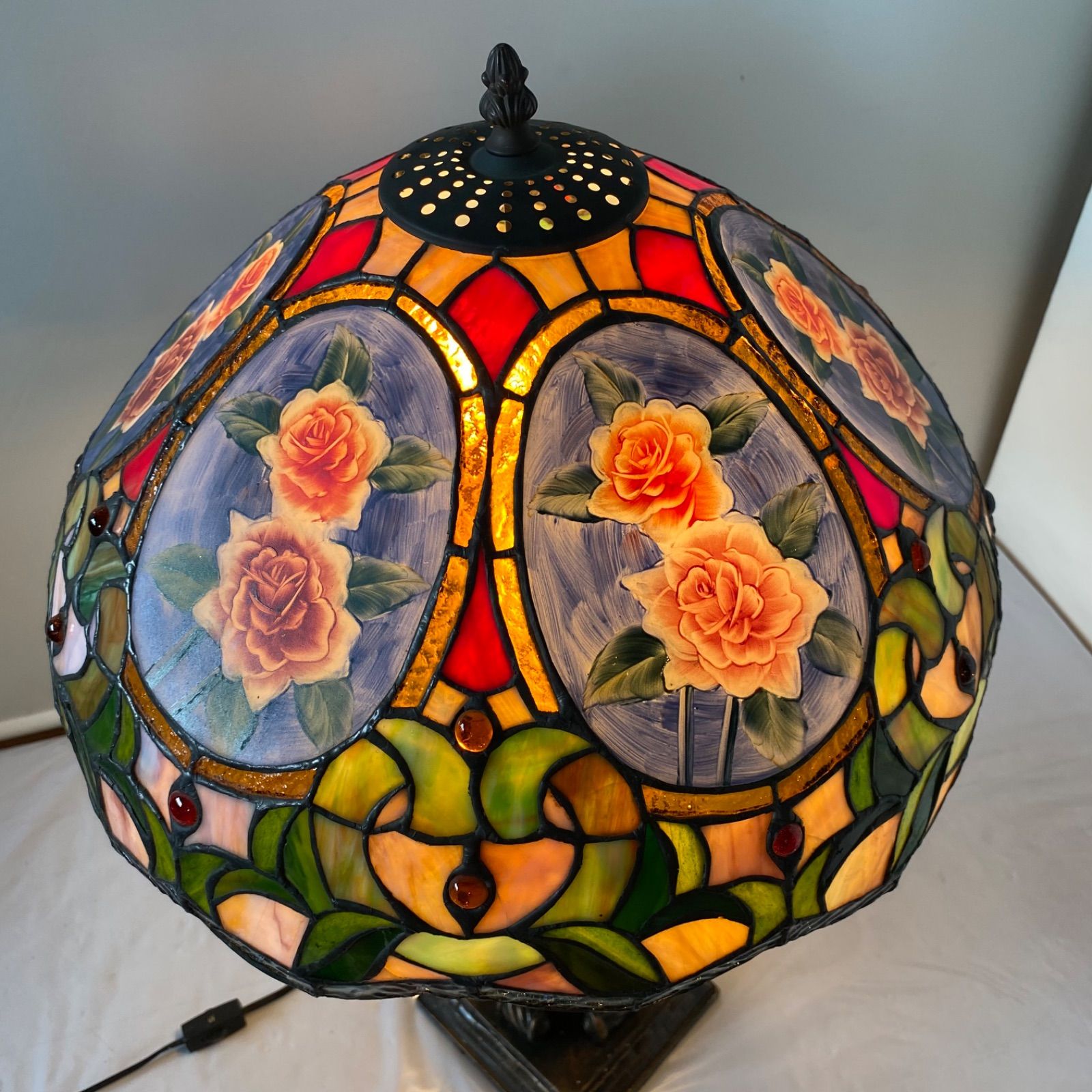 ステンドグラスランプ 薔薇柄 レトロ調 テーブルランプ アンティーク風 照明器具