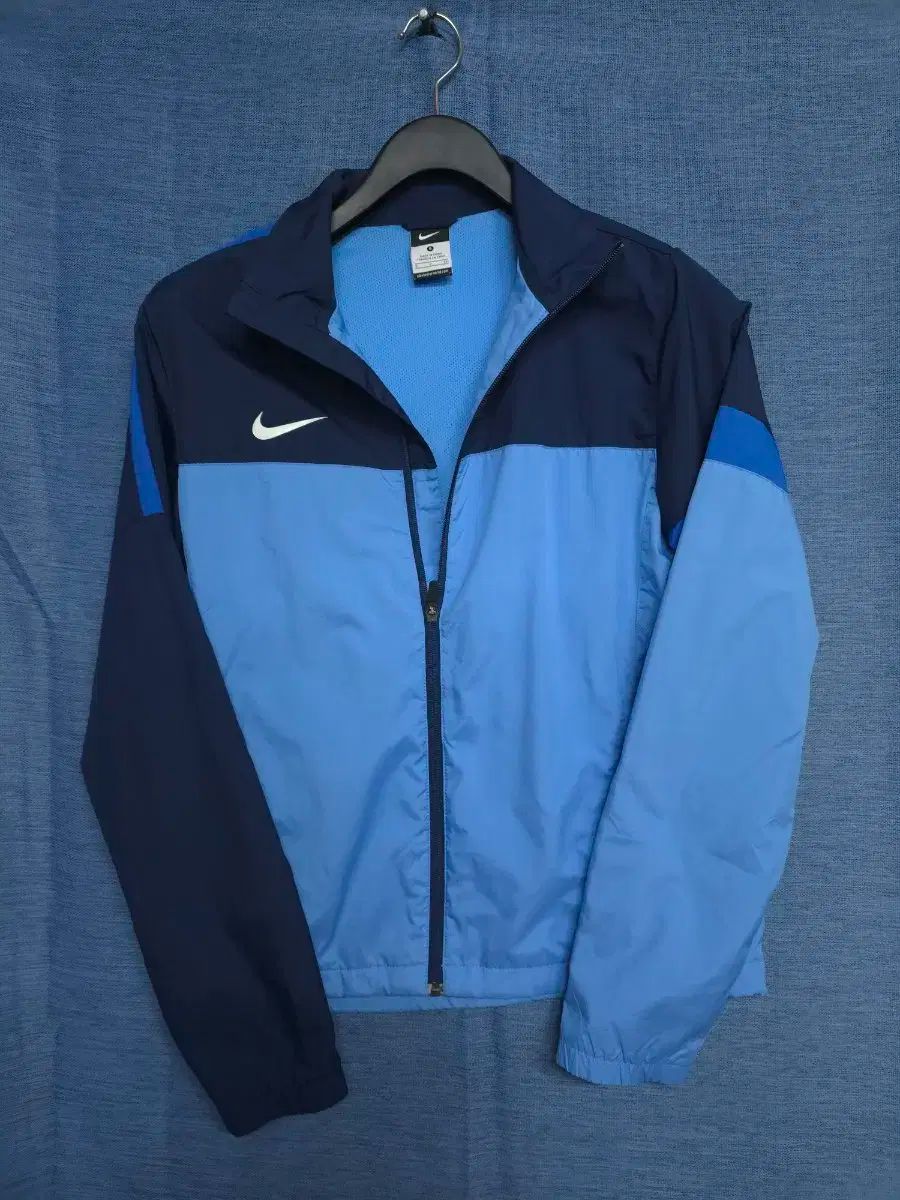 Nike(ナイキ） スウッシュ ウインドブレーカー ジャケット L