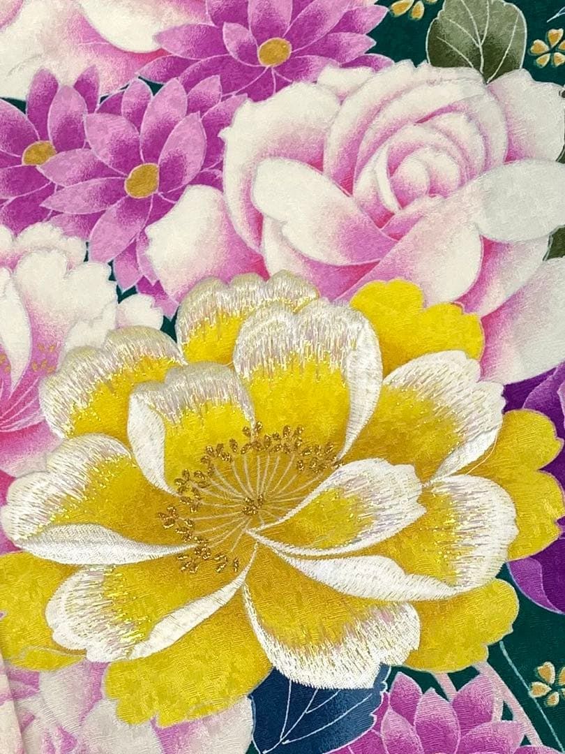 振袖 豪華 刺繍 金彩 紋意匠 身丈169cm 躾糸付き MO2782 - メルカリ