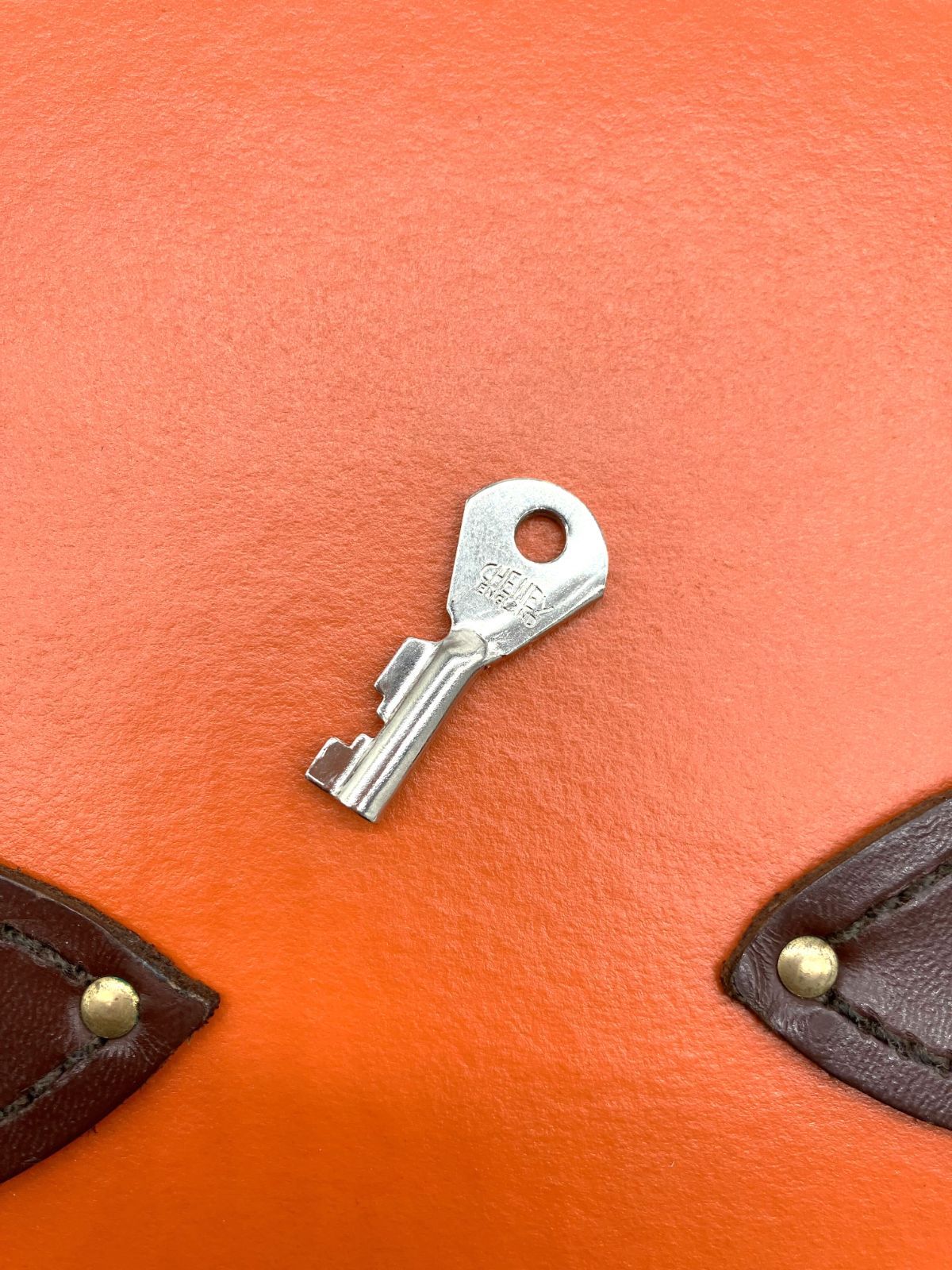 グローブトロッター キャリーケース センテナリー トラベル 2輪 ロゴ オレンジ GLOBE TROTTER グローブトロッター センテナリー オレンジ/ブラウン