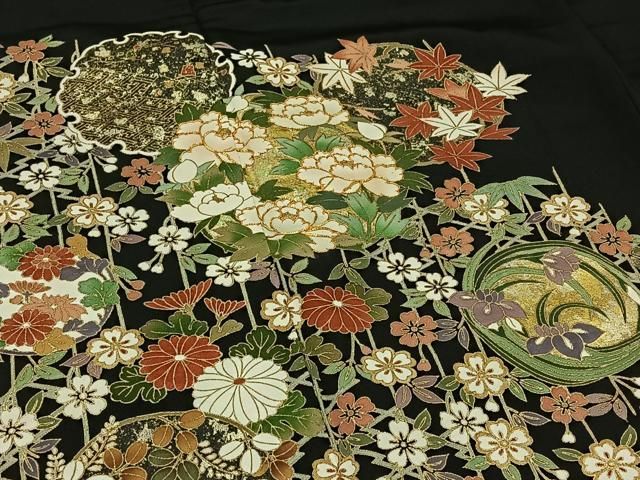 正絹黒留袖　駒刺繍　鏡裏花鳥文　金銀彩　⑦( 訪問着、紬、袋帯なども出品) 新品正絹黒留袖 作家物 駒刺繍 御所車花文 ⑤( 訪問着、紬、袋帯