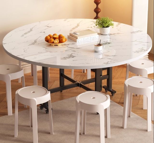 折り畳めるテーブル