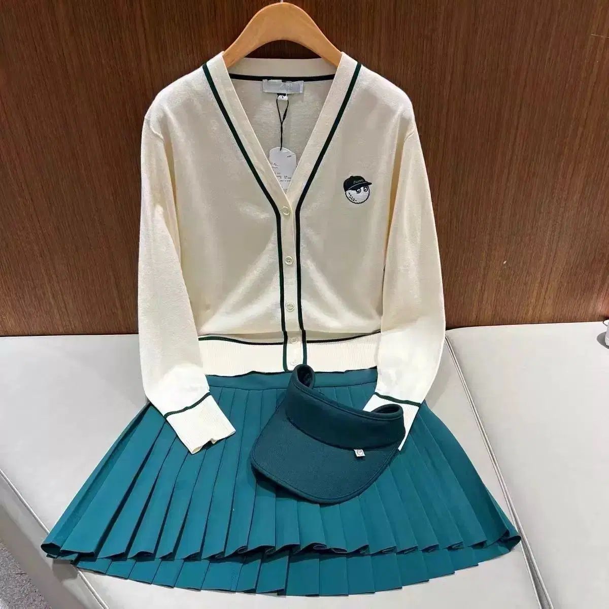 女性用ニットカーディガン