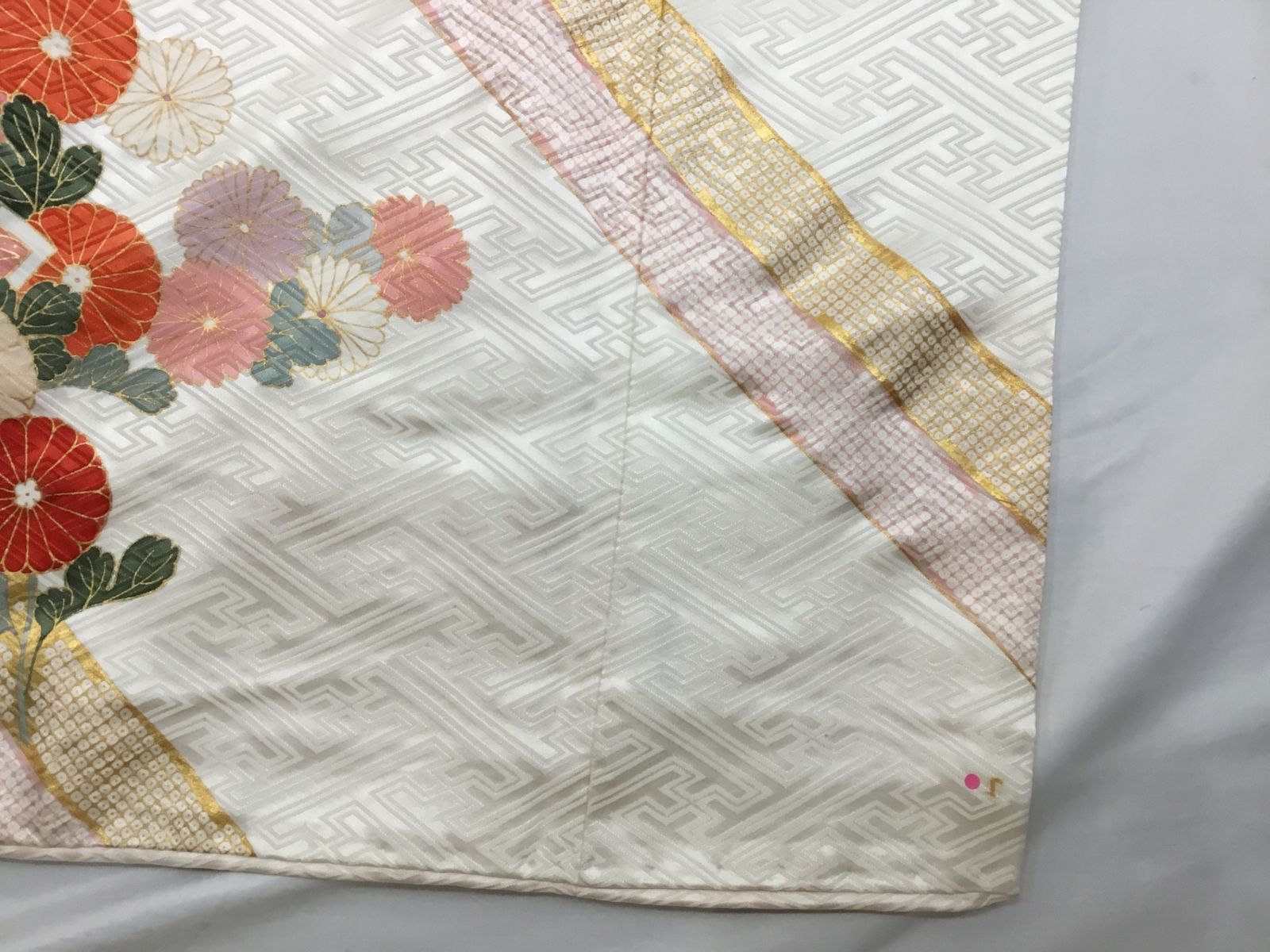 本振袖/美品/正絹/白地/扇と菊/重衿付/比翼/仕立上がり/適応身長147～155㎝/7030 本振袖/美品/正絹/白地/扇と菊/重衿付/比翼/仕立上がり/適応身長147
