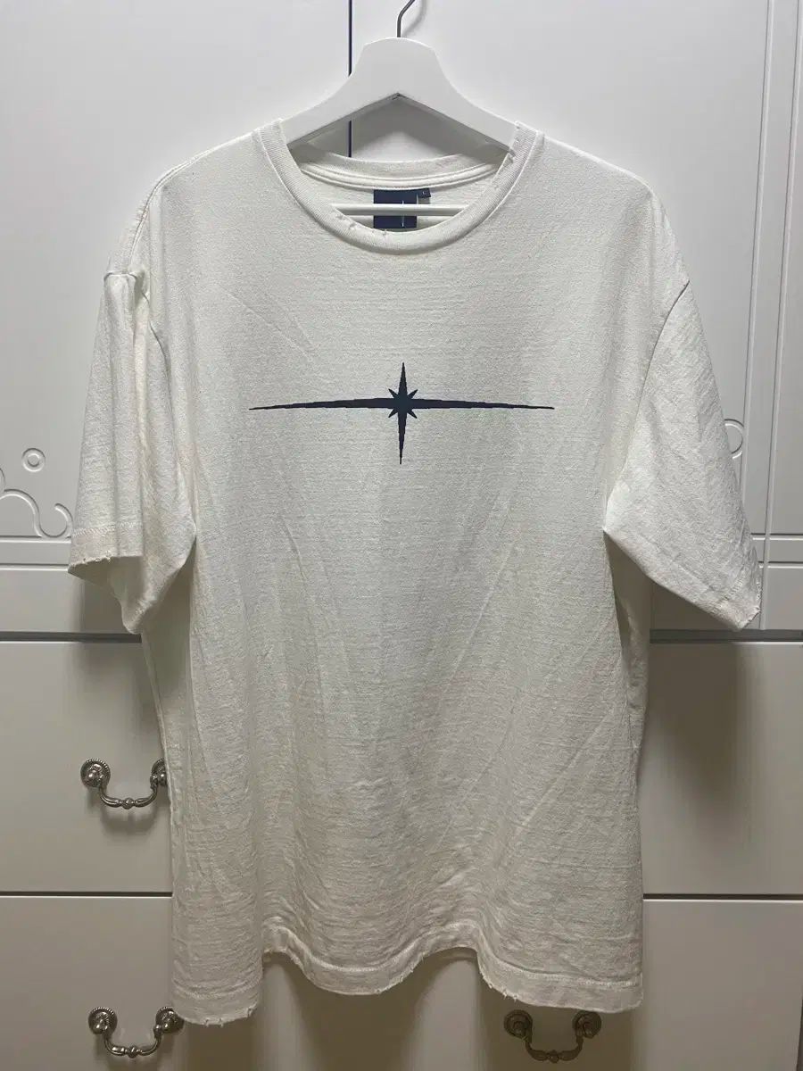 【雷市場（ポンジャン）商品韓国直送】L TILLDAWN(ティルドーン) インヴィテーション 半袖 Tシャツ 白