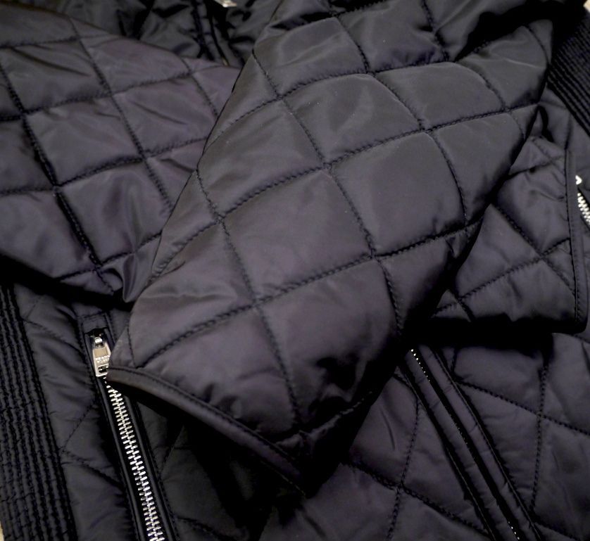 PRADA ベルト付き ブラック 中綿 襟付き ジャケット PRADA(プラダ