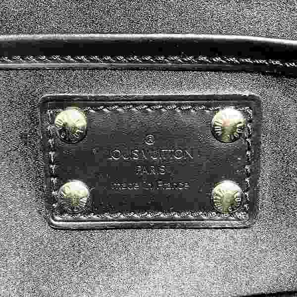 ポシェットコントドュフェ