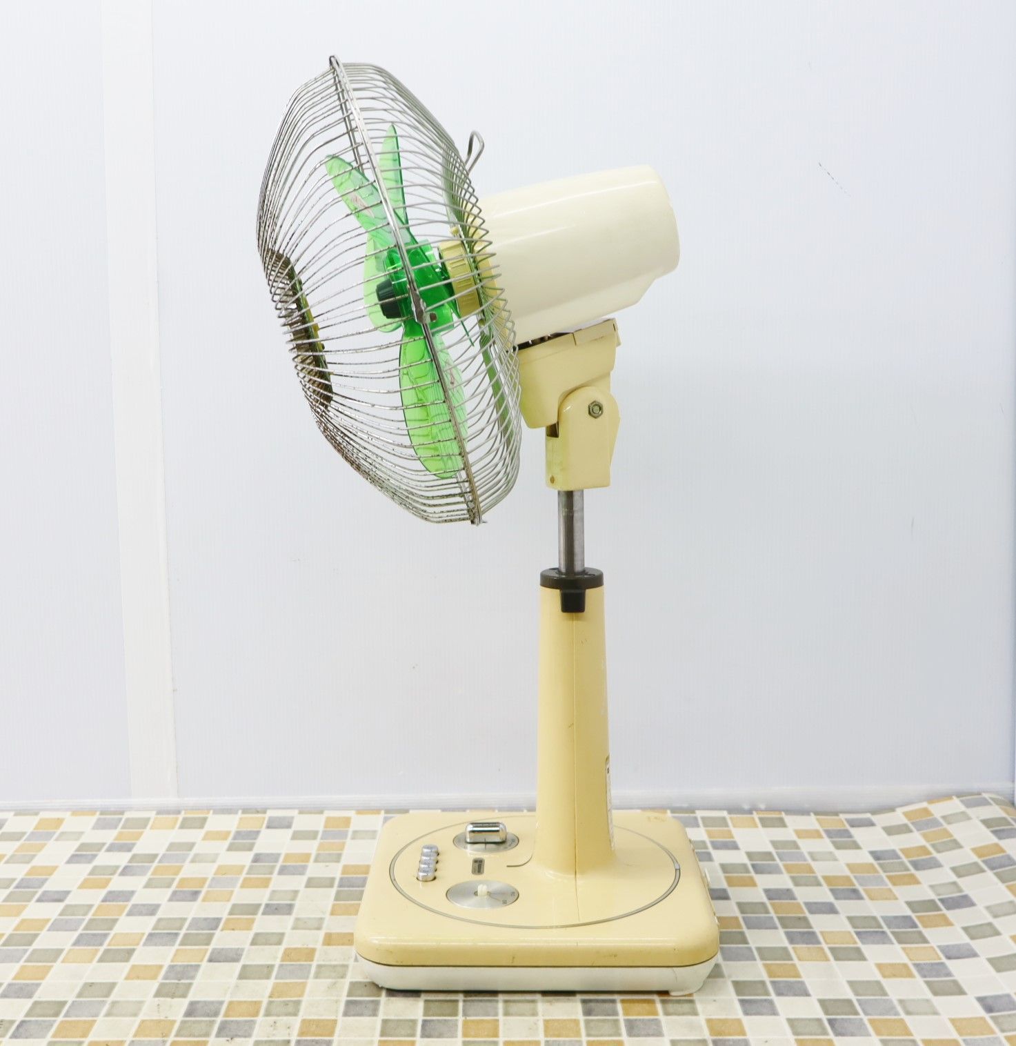 National 扇風機 F-30P1K 三枚羽根 約30cm 青 昭和レトロ National 扇風機 F-30P1K 三枚羽根 約30cm 青 昭和レトロ - メルカリ