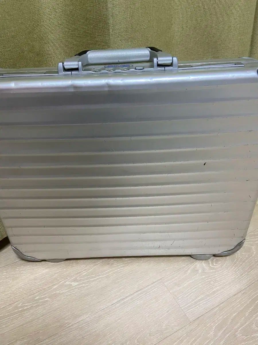 リモワ アルミニウム