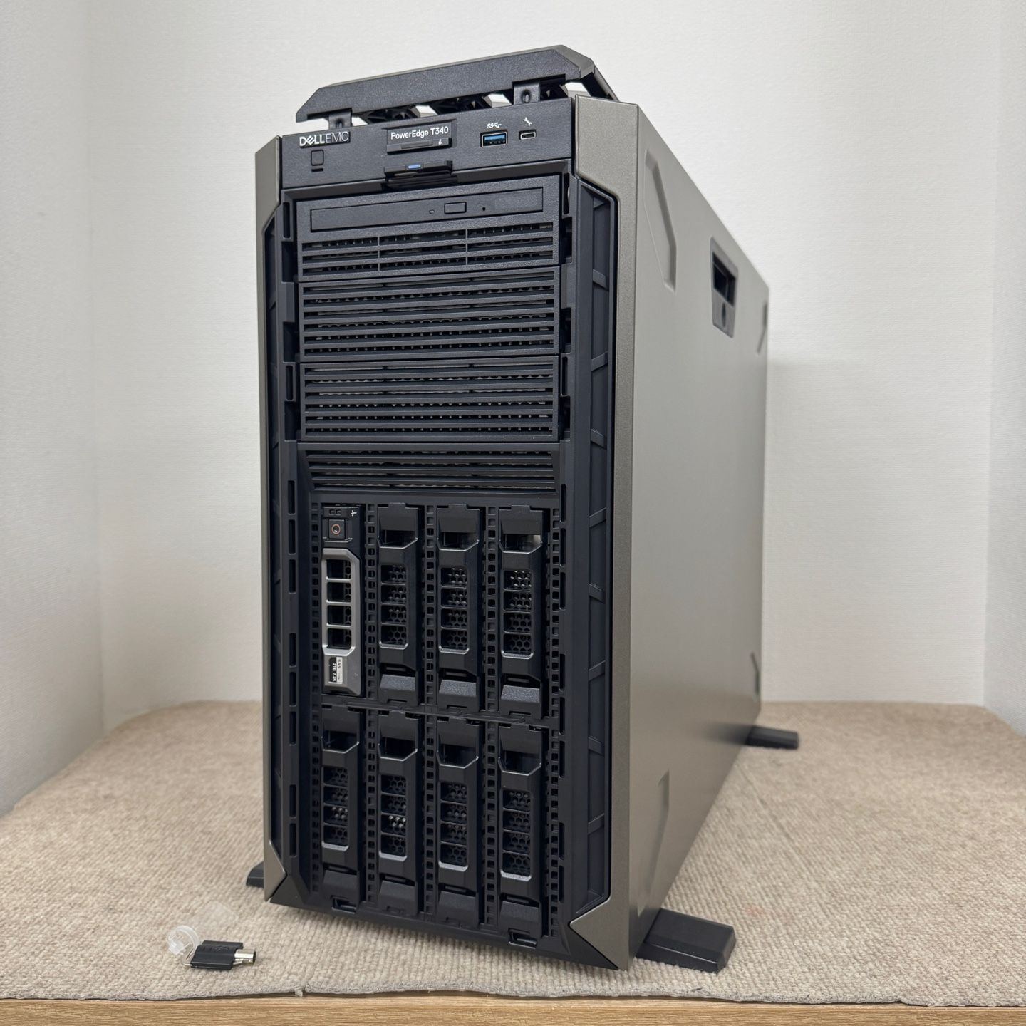 Dell EMC PowerEdge T340 LFF 8BAY 1x E-2224 4core 3.40GHz 16GB 1x 2TB iDRAC ENT H330 SV246